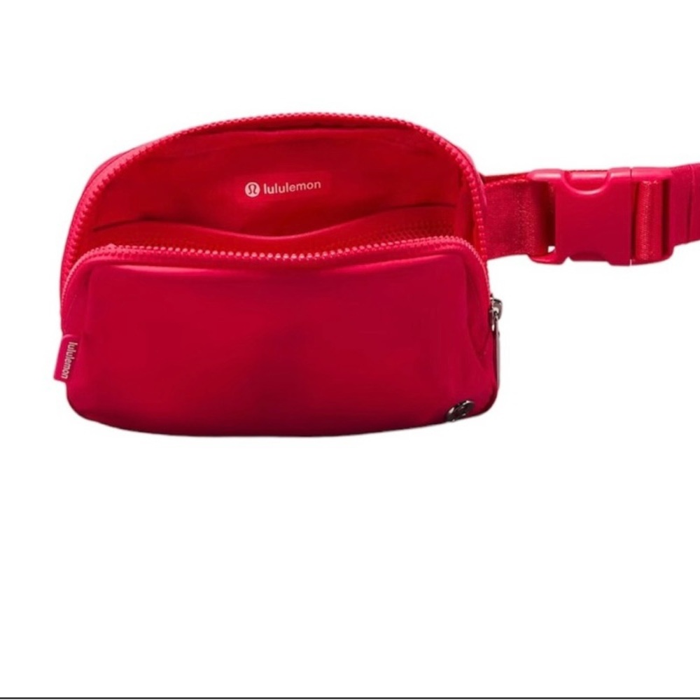 NWT Lululemon belt bag💋. - Picture 3 of 3